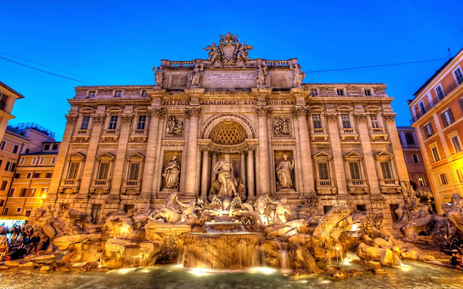 A Fontana de Trevi e as praças de Roma